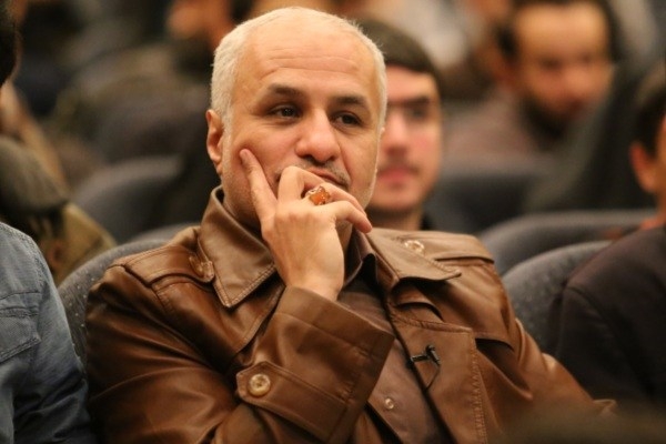 منتقدان را با چکش نزنیم!/ دولت روحانی از پایان دادن به بداخلاقی های سیاسی تا فحاشی به منتقدان در دنیای سیاست اگر بخواهیم سخت ترین اعمال را دسته بندی کنیم، حتما «تحمل مخالف» و دفاع از آزادی بیان منتقدان در همان رده های نخستین قرار خواهد داشت. ذات متنوع اجتماعات انسانی تنوع دیدگاه ها را در مسائل مختلف ایجاب میکند و دولت پیروز طبعا دولتی است که گوشی شنوا برای شنیدن انتقادات دلسوزانه دیگران داشته باشد.