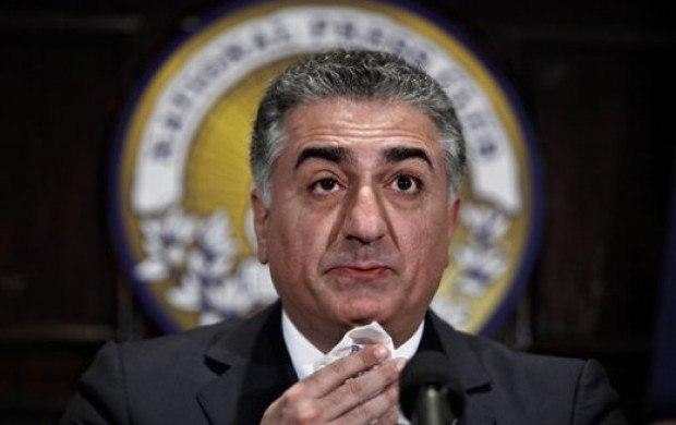 خدمتی دیگر از خاندان پهلوی به ملت ایران؛ رضاربع پهلوی: ایرانیها را تحریم کنید و اموالشان را به نفع من مصادره کنید!/ لیست بلندبالای خائنان به ملت ایران کامل شد؛ از سران فتنه و دختران خیابان انقلاب تا اصلاحطلبان و منافقین به هر حال، چیزی که عیان است این است که وطن فروشی و خیانتهای چنین افراد و جریانهایی، چه ضد انقلاب داخلی و خارجی باشد و چه رضا پهلوی و مسیح علینژاد و شاپرک شجری زاده به حدی رسیده است که دیگر هیچ ابایی ندارند از اینکه جلوی دوربین ها قرار بگیرند و درحالی که خود را را دلسوز مردم ایران میدانند، از دشمنان قسم خورده ملت، عاجزانه خواهش کنند که تحریمهایشان علیه ایران را شدت بخشند