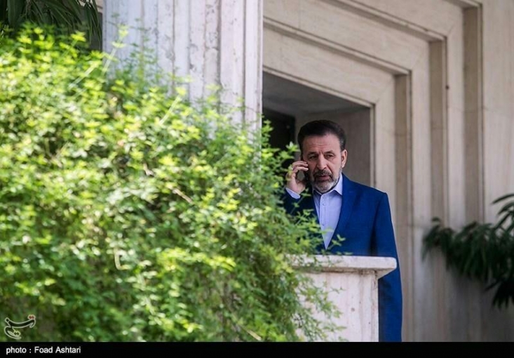 واعظی: بازهم میگویم اصلاحطلبان نقشی در به قدرت رسیدن روحانی نداشتند!/ سخنگوی حزب اعتماد ملی: با اعتدالیون ائتلاف نمیکنیم، آقای واعظی گستاخ شده است واعظی در حالی از هیچکاره بودن اصلاحطلبان سخن میگوید که بخشی از جریان اصلاحات مانند حجاریان جداسازی دولت و اصلاحطلبان را به نفع اصلاحات دانسته و آن را شانسی برای انتخاباتهای آینده عنوان میکند و جریان دیگری معتقد است که چارهی کار در ماندن و حمایت کردن و از روحانیست! بنابراین زدن این حرفها از جانب دولتی که هنوز حمایت رسانهای اصلاحطلبان را میخواهد برای جریان دوم بسیار سنگین و غیرقابل هضم است!