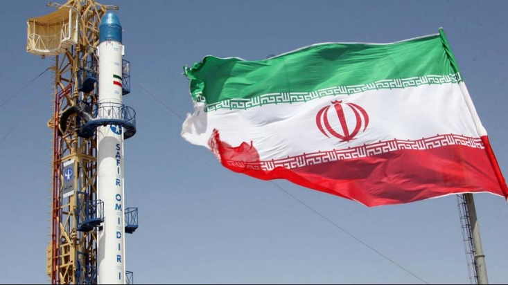«پیام» در مدار قرار گرفت! باورتان نمیشود به عصبانیت صهیونیستها نگاه کنید/ ماجرای دزدیدن ماهواره ایرانی توسط اروپاییها برای ممانعت از پیشرفت ایران/ دولت به تعلیق صنعت فضایی کشور پایان داد با قدرت گرفتن غرب گرایان و شروع مذاکرات برجام دانشمندان ایرانی حوزه هوافضا هم مانند دانشمندان هسته ای کشورمان از فعالیت منع شدند تا مبادا آمریکا و اروپا از پیشرفت های ایران ناراحت شوند! اما پرتاب ماهواره اخیر این «پیام» را در مدار قرار داد که دولت ایران میخواهد با اتکا به درون و فضا دادن به جوانان و دانشمندان کشور فعالیت های راهبردی خود در حوزه فضا را بار دیگر پیگیری کند.
