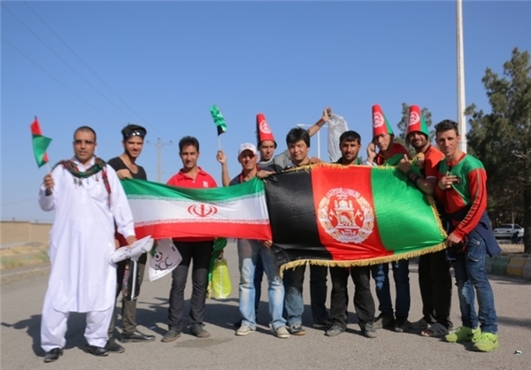 بدون اطلاع قبلی کارتهای عابربانک بسیاری از افغانستانیهای مقیم ایران سوخت/ محدودیتهای بیاساسی که دامن مهاجران افغان را گرفته است اما هربار یکی از سختی ها و سردرگمی های حقوقی و قانونی کشورمان مهاجرت به ایران را برایشان تلخ میکند. از سختی های فراوان برای گرفتن تابعیت تا گرفتن ویزا برای سفر اربعین و در آخرین مورد سوختن ناگهانی کارت عابربانک آنها!