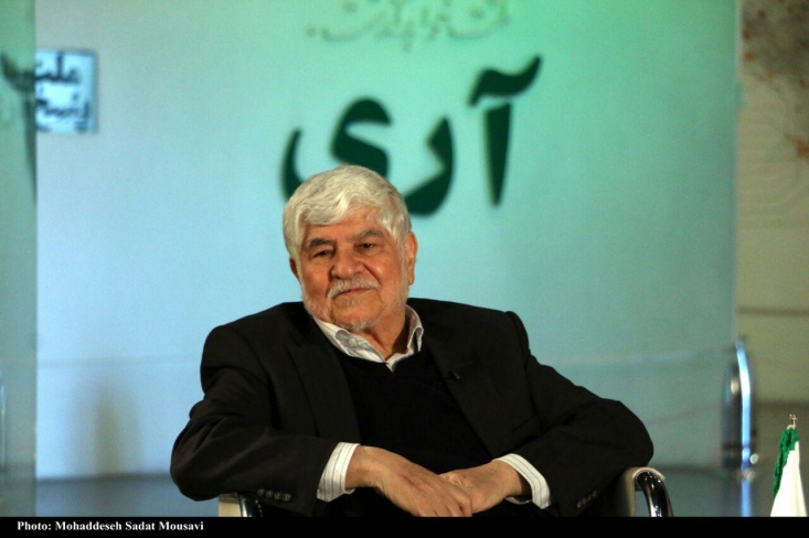 هاشمی: پشت پرده عزلم از ریاست صداوسیما، روحانی و لاریجانی بودند محمد هاشمی تاکید کرد که پشت پرده عزل او از ریاست سازمان صدا و سیما، آقایان لاریجانی و روحانی بودهاند. او میگوید دیدارش با امام و تایید مدیریتش توسط ایشان، خیلیها را قلقلک داد و حساس کرد.