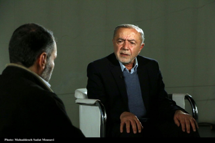 امیر ارتش شاه به هایزر گفت: «درجههای نظامی برای تو، من انقلابیام» سرهنگ شریف النسب یکی از نیروهای وفادار به امام و انقلاب در ارتش شاهنشاهی بوده است. او معتقد است ارتش در دو سال منتهی به انقلاب پر از نیروهای وفادار به مردم بوده اما فشارهای ساواک و واحد ضد اطلاعات ارتش هم بسیار سنگین بوده است.