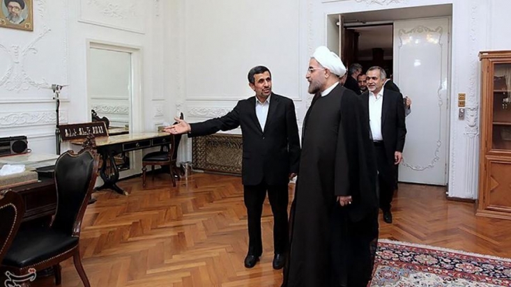 خوشخدمتی احمدینژاد به غربگرایان؛ از برجام تا FATF/ ترک جلسات مجمع تشخیص در زمان بحث در مورد لوایح استعماری توسط رئیس فرقه بهار/ اگر لیاقت حمایت از منافع ملی را ندارید از مجمع انصراف دهید محمود احمدی نژاد رئیس فرقه بهار در آخرین مواضع انحرافی خود با افتخار اعلام کرده است که در زمان رای گیری و بحث در خصوص لوایح جنجالی مربط به گروه اقدام مالی جلسه مجمع تشخیص مصلحت نظام را ترک میکند!