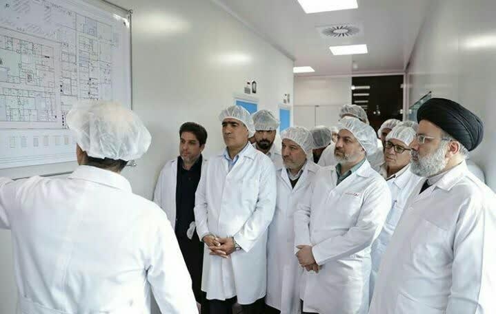 با همت جوانان انقلابی صورت گرفت: ایران چهارمین تولیدکننده داروی «فاکتور۸» در جهان شد/ تامین داروی بیماران هموفیلی در شركت دانش بنيان آستان قدس رضوى سايت توليد شــركت سامان داروى هشتم نخستين توليدكننده داروى فاكتور هشت انسانى نوتركيب و انواع فراورده هاى دارويى بيوتكنولوژى با حضور توليت آستان قدس رضوى در مشهد به بهره بردارى رسيد. با افتتاح اين سايت ايران به عنوان چهارمين كشــور توليدكننده اين دارو در جهان شــناخته مى شود.