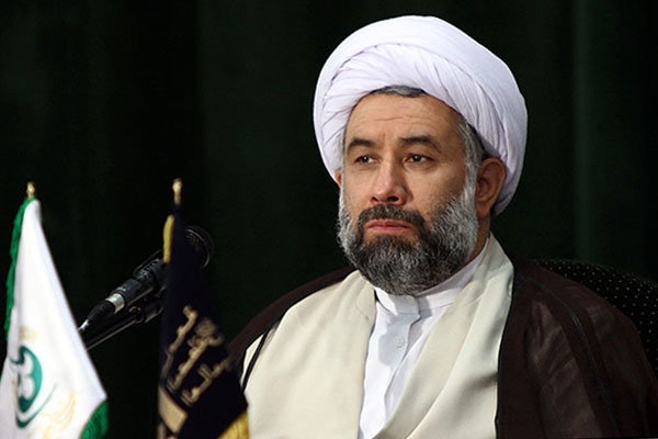 انقلاب اسلامی تاریخ را به قبل و بعد از خود تقسیم کرد/ انقلاب این کشور را از زائده ای برای اردوگاه غرب به پرچمدار گفتمانی مستقل در عرصه بین الملل تبدیل کرده است/ قاطبه حوزه انقلابی است اما عدهای تلاش میکنند حوزه از انقلاب جدا شود انقلاب اسلامی در واقع داعیه ایجاد یک تمدن جدید اسلامی را دارد ، ما در طول تاریخ یک بار تمدن با شکوهی را توسط مسلمانان شاهد بودیم. امروز انقلاب اسلامی داعیه دارد و به دنبال این هست که یک الگوی جدید تمدنی را به جهان ارائه نماید؛ خب این الگو هم در حیات فرهنگی و معنوی انسان ها باید باشد و هم دستاوردهای مادی باید باشد که در زندگی مردم وجود ملموس دارد. به گمان من انقلاب اسلامی در هر دو این عرصه ها دستاوردهای چشم گیری داشته است.