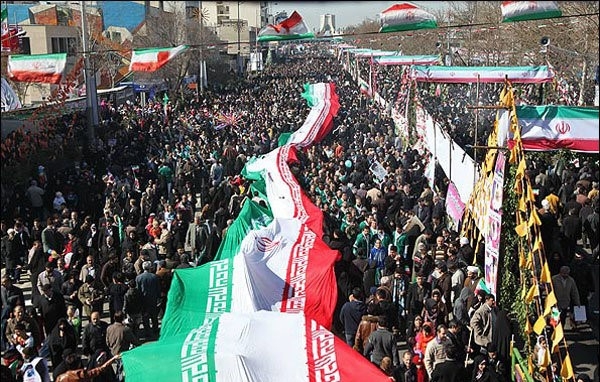 ایرانیها پای کشور و انقلاب خود ایستادهاند؛ بیش از ۹۰درصد مردم خواهان ارتقای توان موشکی و هستهای ایران هستند/ ۷۲درصد بیاعتماد به آمریکا و خواهان اجرای سیاستهای اقتصادمقاومتی + متن اصلی نظرسنجی طبق این نظرسنجی، بیشتر ایرانیها (۷۲.۴ درصد) تجربه تلخ برجام و خلفوعده آمریکاییها را اثباتی بر غیرقابل اعتماد بودن آمریکاییها در مذاکرات بعدی و اینکه دادن امتیاز بیشتر موجب بهبود اوضاع نمیشود، دانستند.