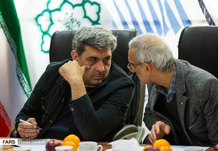 دسته گل جدید لیست امید در شورای شهر/ چگونه نابلدی اعضای شورای شهر، مردم را بدهکار شهرداری کرد؟ شورای شهر، رئیس کمیسیون حمل و نقل شورا و فرمانداری تهران که باور داشتند هیچ هزینه ای برای تردد در محدوده زوج و فرد تصویب نکرده بودند، به محض اطلاع از این وضعیت و پولی که از جیب شهروندان می رود، در مقابل شهرداری موضع گرفتند و چندین بار قاطعانه گفتند، اخذ هرگونه هزینه بابت تردد در محدوده زوج و فرد فاقد مصوبه و غیر قانونی است.
