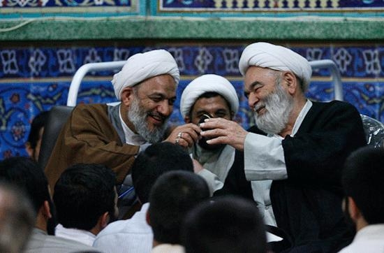حجت الاسلام آقا تهرانی: آیت الله خوشوقت در اوج کمالات اخلاقی همیشه نسبت به مقام ولایت متواضع بود/ توصیه اصلی و مستمر ایشان تقوا، ترک محرمات و انجام واجبات بود ایشان نسبت به رهبری کاملا متواضع بودند. دقیقا به رهبر انقلاب به عنوان مقام ولایت و جانشین امام زمان (ع) نگاه می کردند. دنبال این بودند که نظر رهبر انقلاب در مسائل چیست و همین را توصیه می کردند تا ما همان خط را پیش بگیریم و میزان رفتار ما باشد. هیچ وقت اجازه نمی دادند از اصول اسلامی و انقلابی و راه امام و رهبری عدول کنیم و دچار خطا شویم.