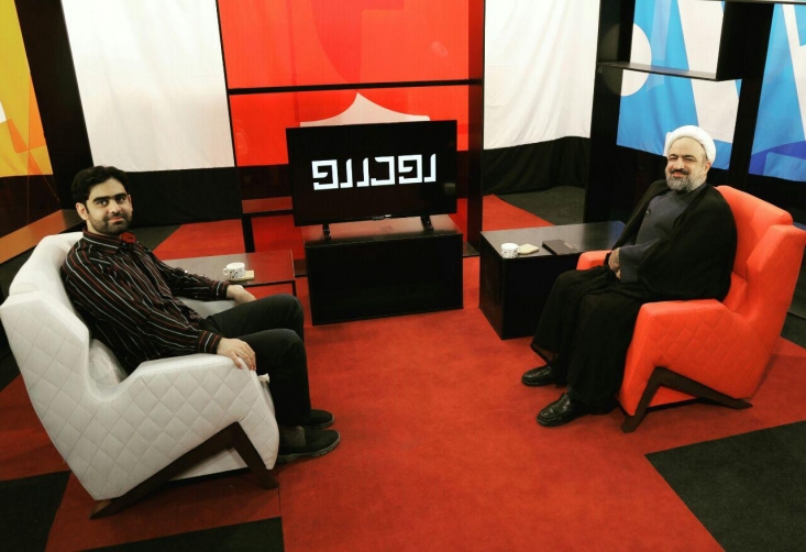 بخشی از وضع موجود کشور حاصل مدیریت لاریجانی در مجلس است/ مشکل امروز ما با احمدی نژاد همان مشکلی است که با هاشمی داشتیم، او با ولایت فقیه درافتاده/ جلیلی برای نمایندگان کلاس خصوصی برجام گذاشته بود مقصر اصلی نا به سامانی های اقتصادی نه رییس بانک مرکزی است نه سایر وزرا، شخص روحانی است که سیاست های غلط اقتصادی اش کشور را به این روز کشانده است. هرچند وزرای مغرور و مدعی روحانی به جای پاسخگویی یکی یکی در حال استعفا هستند، مثل قاضی زاده هاشمی و آخوندی، در حالیکه آنها نیز باید به خاطر عملکردشان محاکمه شوند.