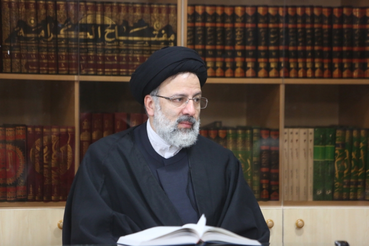 ماجرای سه حکم مهم قضایی که امام خمینی در کمتر از یک ماه برای آیت الله رئیسی صادر کردند!/ «تحول در قوه قضائیه» به چه کسی سپرده شده است؟ این احکام برای سیدابراهیم رئیسی در زمانی که کارهای مردم گره خورده، پرونده های راکد سیر صعودی یافته، انتظار مردم برای برخورد قاطع افزایش یافته و ناامیدی از بسیاری از مقامات عالیرتبه کشور توسط امام امت وجود داشته دیده میشود.
