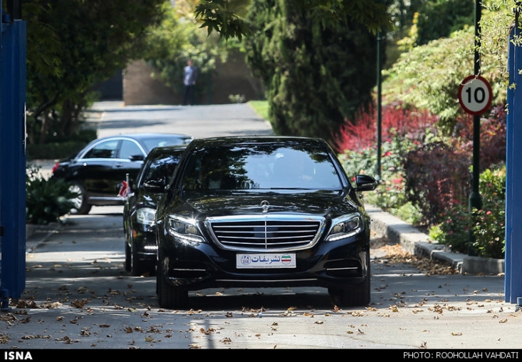 ترافیک مأموران امنیتی در پوشش دیپلمات سفارتخانههای اروپایی در تهران/ جاسوسهایی که در مقام سفیر فعالیت میکنند بر اساس اطلاعات بهدست آمده، 2 هلندی اخراج شده، 2 زن بودهاند. اسامی این 2 زن نیز به دلیل ملاحظات موجود دیپلماتیک و امنیتی منتشر نمیشود. اما فعالیت این 2 مامور اطلاعاتی در قالب دیپلماتهای هلندی چه بوده است.
