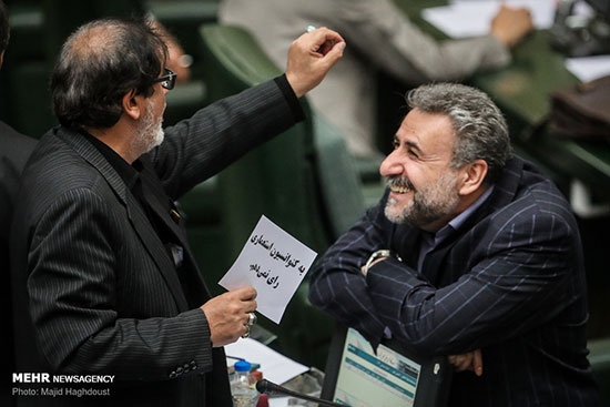 روحانی به درخواستهای کمیسیون امنیت بیتوجه است/ پس از امضای برجام عملا مجلس جایگاهش را از دست داد/ بارها تلاش کردیم با رئیس جمهور دیدار کنیم اما این خواسته هیچگاه پذیرفته نشده است این نماینده حامی روحانی گفت: متاسفانه عملا از زمانی که برجام امضا شده مجلس نقش کارکردی خود را در سیاست خارجی از دست داد لذا اگر نقش مجلس تعریف شود حتما میتواند در قبال آمریکا نقش آفرینی کرده و راهبردهای مشخصی تعریف کند.