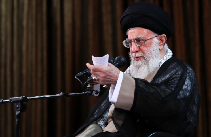 با قاچاق و عوامل ناامنکننده فضای مجازی برخورد جدی کنید/ از موانع تحقق رونق تولید «قاچاق» است رهبر انقلاب فرمودند: باید با تلاش و کار مداوم هر عاملی را که فضیلتها و افتخارهای نیروی انتظامی را در ذهن مردم زیر سؤال میبرد، ولو یک مأمور ناباب در یک کلانتری باشد، اصلاح کرد.