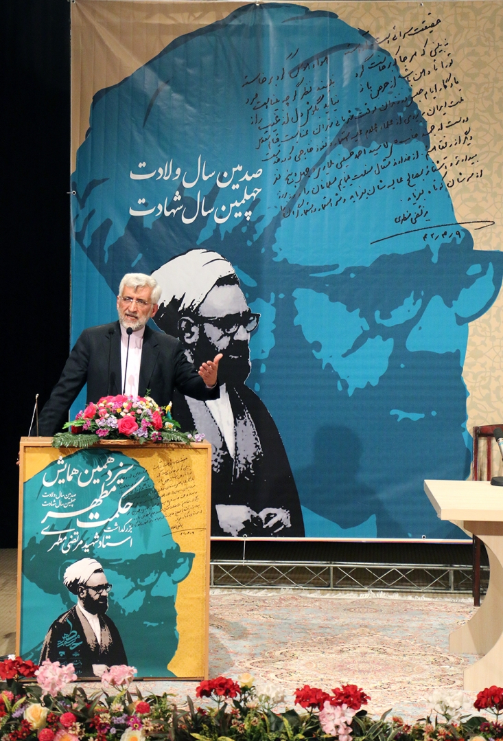 شهید مطهری مصداق «طبیبُ دوّارُ بطبّه» بود /کار بزرگ استاد آن بود که اندیشه دینی را به ساحت عمل آورد و به مناسبات جامعه پاسخ داد/ لازمه برداشتن گام دوم انقلاب حضور مطهری ها است امروز اگر سخنی از گام دوم و حرکت به سوی تمدن اسلامی میشود لازمه آن حضور مطهری ها است تا راه استاد شهید را ادامه دهند و از هیچ تلاش همه جانبهای برای احیای حق دریغ نورزند.