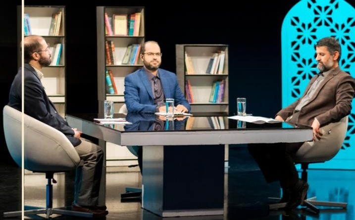 نصیری: مطهری فاتح قله خلوص، بله اما کدام خلوص؟/ نمیتوان از برخی مواضع انفعالی استاد در برابر برخی پدیدههای مدرن چشم پوشید/ جمشیدی: التقاط در نظر مطهری، چونان «انکار قرآن کریم» است/ برداشت استاد از فلسفه تاریخ، معارض با «نظریه ترقی خطی تاریخ» است مدتی قبل رجانیوز برای اولین بار جوابیهی مهدی جمشیدی را به ادعای التقاطی بودن شهید مطهری، که توسط مهدی نصیری در صداوسیما بیان شده بود، منتشر کرد.بعد از انتشار یادداشت جمشیدی، گفتگوی مکتوب این دو کارشناس اندیشه اسلامی ادامه یافت.
