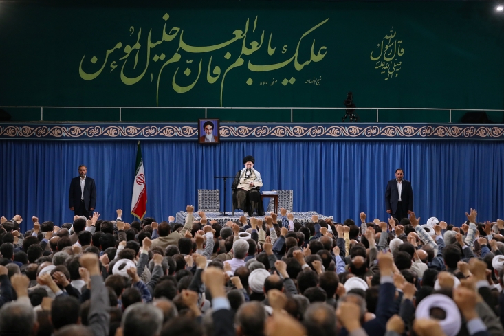دربارهی مسائل ناموسی انقلاب مذاکره نمیکنیم/ مذاکره تاکتیک آمریکا برای تکمیل فشار به ایران است/ فعلاً مصوبه شورای عالی امنیت ملی اجرا میشود؛ اگر مقتضی شد اهرمهای بعدی استفاده میشود/ معامله قرن تحقق پیدا نخواهد کرد/ روز قدس امسال از هرسال مهمتر است آمریکاییها فشار میآورند تا طرف خسته شود و بعد میگویند حالا مذاکره کنیم. این مذاکره مکمل فشار است و برای آن است که محصول فشارها نقد شود. فشار میآورند و بعد میگویند حالا مذاکره کنیم؛ مذاکره این است. راهبردشان مذاکره نیست؛ فشار است. مذاکره یک ذیلی است در راهبرد فشار.