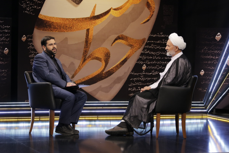 علت فشارهای روی دولت، بیبرنامگی آن است؛ همه برنامهشان مذاکره و برجام بود/ برخی جریانهای سکولار در حوزه نفوذ دارند/ نیکآهنگ کوثر از آیتالله مصباح عذرخواهی کرد/ ماجرای مناظره آیتالله مصباح و شریعتی آیتالله مصباح چند بار به ما فرمودند به احمدینژاد بگویید و ما هم گفتیم. فرمودند به احمدینژاد بگویید این مشایی شما را زمین خواهد زد. آیتالله مصباح یک بار از قم به منزل ایشان رفتند. سه ساعت با ایشان صحبت کردند.