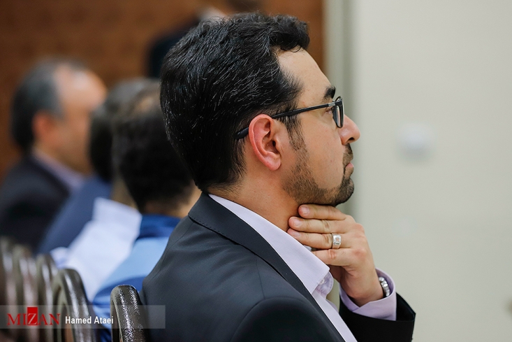 رسیدگی به پرونده سیف و احمد عراقچی آغاز شد/ نماینده دادستان: مدیران بانک مرکزی با نقض قوانین بعنوان دلال غیرمجاز وارد بازار شدند/ همکاری محرمانه احمد عراقچی با آقاخانی در بازار غیررسمی ارز + فیلم قاضی زرگر گفت: آنچه باعث شد سوءاستفاده کنندگان به اینگونه فعالیتها دست بزنند این بود که بستر را برای خود آماده میدیدند.
