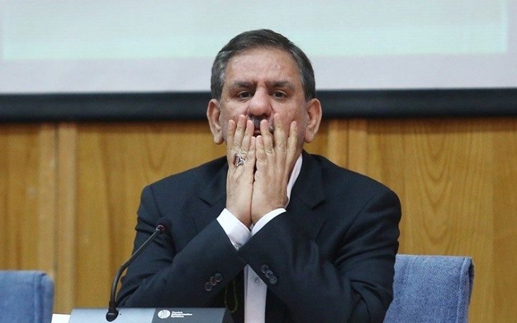 آتشی که ارز جهانگیری به اقتصاد کشور زد/ رانتخواران ارز جهانگیری؛ از مشقربونعلی بیسواد تا واردکننده کابل برق به جای تجهیزات پزشکی/ دومینوی دستگیری متهمان در استانهای مختلف کشور پس از گذشت یک سال از دستگیری احمد عراقچی، معاون سابق ارزی بانک مرکزی، دادگاه این متهم برگزار شد. جرم عراقچی اخلال در بازار ارز عنوان شدهاست. این گزارش به بررسی فسادهای صورت گرفته در زمینه ارز ۴۲۰۰ تومانی پرداختهاست.