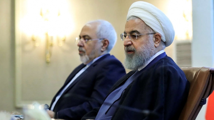 روحانی: بخش عمده اختلافات با اروپا حل شده است/ ظریف: اروپا به هیچ تعهدی عمل نکرده است/ چرا رئیس دولت به ژست مکرون دل خوش کرده است+ ۱۱ تعهد اروپا در برجام رئیس دولت در ایران میگوید مسائل برجامی ایران با اروپا جز دو سه مورد حل شده است واز سوی دیگر وزیر خارجه در بنگلادش اعلام میکند اروپا به هیچ تعهدی عمل نکرده است؛ کدام یک درست میگویند؟