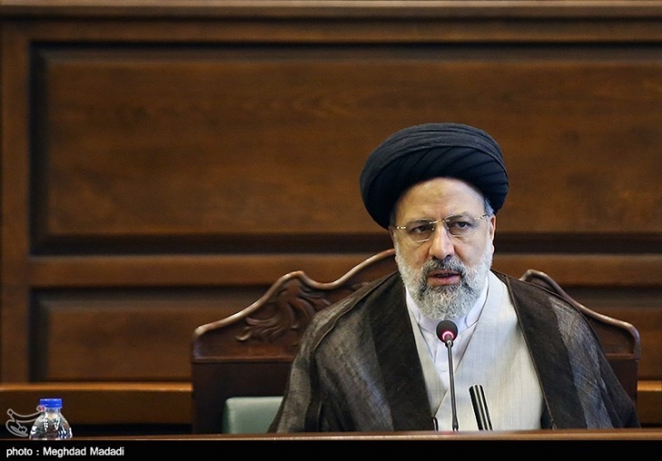 دریا را برای قاچاقچیان ناامن کنید/ با کسانی که زد و بند میکنند، برخورد میکنیم/ کسی نمیتواند از زیر چتر ما فرار کند رئیس قوه قضائیه در نشست با فرماندهان ارشد نظامی استان هرمزگان با تاکید بر اینکه دریا را برای قاچاقچیان ناامن کنید، گفت: با کسانی که زد و بند میکنند در هر مقامی که باشند برخورد میکنیم.