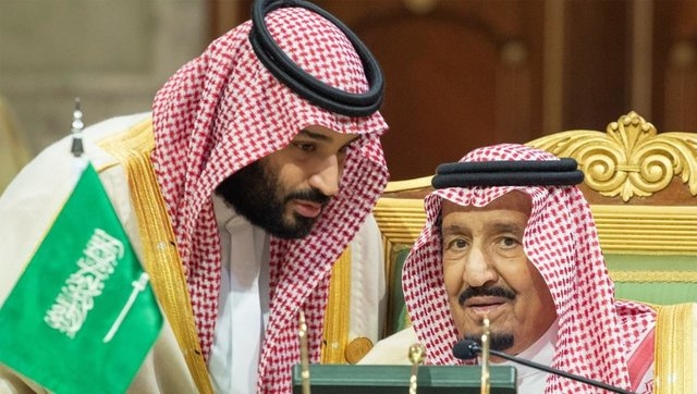 ارتباط زمینگیر شدن عربستان در یمن و ترور محافظ شخصی ملک سلمان/ چرا بن سلمان دستور قتل بادیگارد پدرش را داد؟ سرتیپ الفغم اطلاعات دقیقی از اوضاع واقعی جنگ یمن و حملات صورت گرفته ضد تاسیسات نفتی آرامکو و ناامیدی افسران ارشد سعودی از رفتارهای ولیعهد را به پادشاه منتقل می کرد و همین موضوع باعث ترور وی به دست ولیعهد سعودی شده است.