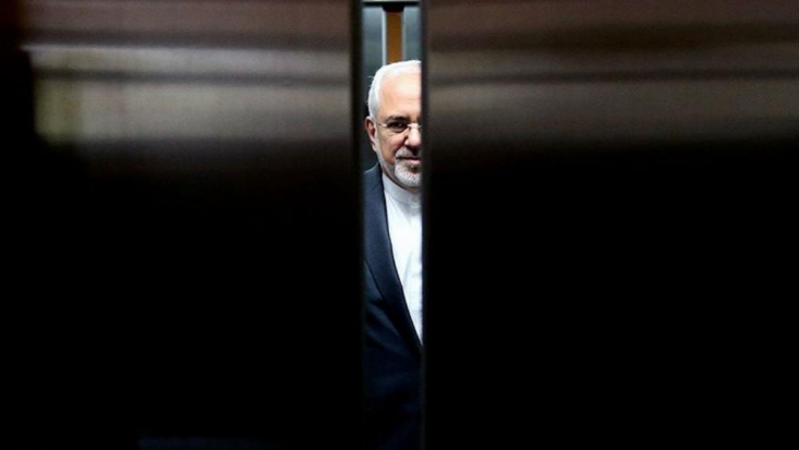 روز گذشته محمدجواد ظریف وزیر امور خارجه کشورمان با تعدادی از فعالان فضای مجازی دیدار و گفت‌و‌گو کرد و درباره مسائل مختلف سخن گفت. ظریف با دفاع مجدد از توافق هسته‌ای، مدعی شد 10 سال دیگر مشخص خواهد شد برجام یکی از موفق‌ترین دستاوردهای جمهوری اسلامی بوده است!