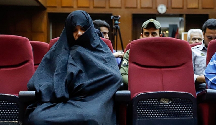طعنه قاضی به حجاب متفاوت شبنم نعمتزاده پنجمین و آخرین جلسه رسیدگی به اتهامات شبنم نعمتزاده دختر وزیر سابق صنعت معدن و تجارت، احمدرضا لشکری پور و شرکت توسعه دارویی رسا صبح امروز (چهارشنبه) اول آبان ماه در شعبه سوم دادگاه ویژه رسیدگی به جرایم اخلالگران و مفسدان اقتصادی به ریاست قاضی مسعودیمقام در مجتمع قضایی امام خمینی (ره) برگزار شد.
