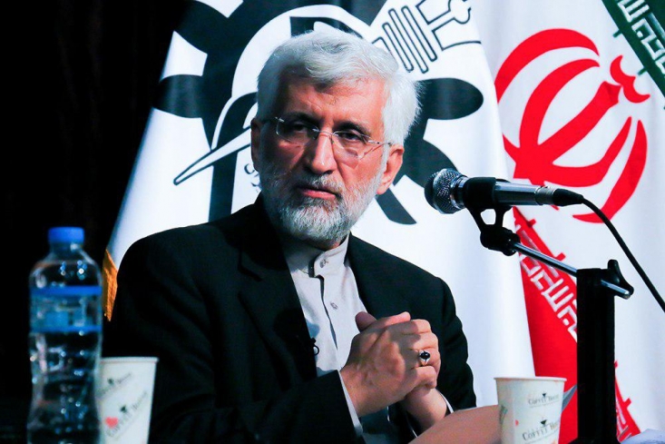 چیزی که باید به رای گذاشته شود، «تعامل سازنده» و «تعامل بازنده» است/ شش قدرت جهانی سال ۹۲ پای میز مذاکره آمدند یا سال ۸۷؟!/ قهرمان دیپلماسی، شهدای هستهای بودند که دشمن را پای میز مذاکره نشاندند دکتر جلیلی در واکنش به «قهرمان دیپلماسی» خوانده شدن خود توسط یکی از نمایندگان دانشجویی گفت: پشتوانه سیاست خارجی کشور مردم و شهدا بودند که یک قدرت حقیقی ایجاد کردند تا در سایه آن عوامل سیاست خارجی کشور بتوانند اهداف نظام را محقق سازند.