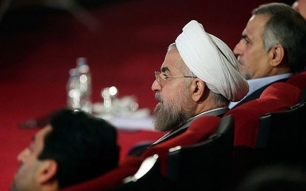 مبارزه رئیسی با مفسدان جیب غربگرایان را برای انتخابات خالی کرد/ چرا روحانی پس از زندانی شدن حسین فریدون یاد مفاسد افتاد؟/ آقای روحانی! نوبت رسیدگی به تاراج ۱۸میلیارد دلاری و ۶۲تن طلا هم خواهد رسید/ رهبر انقلاب: با متخلفان ارز و سکه در هر سطحی برخورد شود اقدامات آیتالله رئیسی در بازپسگیری چند ده هزار میلیارد تومان از اموال عمومی و بیتالمال از چنگال مفسدان اقتصادی مرتبط با جریانات سیاسی، بیارتباط با التهابآفرینیهای روزهای اخیر دولت و یاران سیاسیاش نباشد.