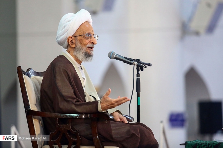 امروز انقلاب اسلامی علیرغم توطئه های دشمن به ۴۰ سالگی رسیده است/ بیانیه گام دوم خط بطلانی است بر همه نظریه پردازی های غلط دشمن/ آقاتهرانی: بیانیه گام دوم، نقشه راه ۴۰ سال آینده است رییس مؤسسه آموزشی و پژوهشی امام خمینی(ره) با اشاره به اینکه بیانیه گام دوم نشانگر پویایی انقلاب است، تأکید کرد: مراد از گام دوم انقلاب آن است که ما باید در گام دوم همان اهداف گام نخست را با جدیت بیشتر ادامه دهیم.