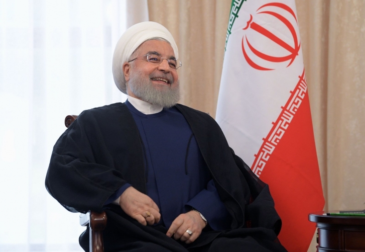 گرای عجیب روحانی به اروپا: نگران نباشید از برجام خارج نمیشویم!/ چرا به گامهای سست و نمایشی غربگرایان نباید امید داشت؟ این سخنان یک پیام راهبردی برای دول غربی دارد: ایران در برابر زیاده خواهی کشورهای یاغی واکنش دردسرسازی انجام نخواهد داد. این رویه البته مربوط به کلیت سیاست خارجی دولت در سالهای اخیر بوده است.