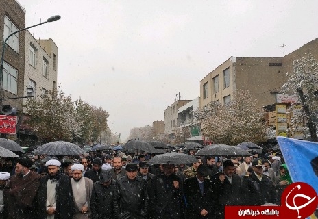 راهپیمایی خودجوش علیه اغتشاشگران در سراسر کشور/ زنجانیها در برف سنگ تمام گذاشتند/ تشییع پرشکوه شهید امنیت بر دستان مردم کرمانشاه/ امروز تبریز و شهرکرد، فردا اراک، گرگان و همدان +فیلم و عکس مردم زنجان، تبریز و شهرکرد در حمایت از نظام مقدس جمهوری اسلامی و فرمایشات رهبر معظم انقلاب به صورت خودجوش علیه اغتشاشگران راهپیمایی کردند. فردا نیز در سه شهر اراک، گرگان و همدان تجمعاتی در حمایت از نظام اسلامی برقرار است.