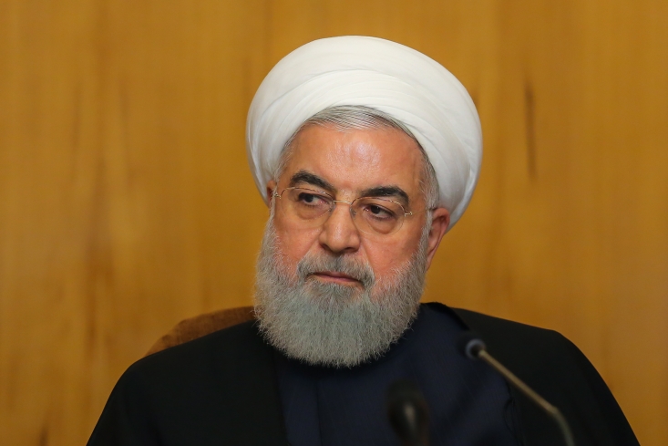روحانی: «نشکنیم قلمها را، نبندیم دهانها را»؛ رئیس جمهور پس از شنیدن انتقاد جلسه را ترک کرد! روحانی که هیچ وقت نتوانسته است چهرهی امنیتیاش را پشت ژستهای منتقددوستانهاش پنهان کند، برای بار چندم با منتقدانش با بدترین نحو ممکن رفتار کرده است.