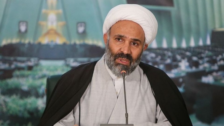 دولت همان بودجه سال قبل را کپی و به مجلس تقدیم کرد/ اعداد و ارقام موجود در لایحه بودجه ۹۹ واقعی نیست/ لاریجانی بر خلاف نظر مجلس با افزایش قیمت بنزین در شورای سران قوا موافقت کرد پژمانفر با بیان اینکه اعداد و ارقام موجود در لایحه بودجه 99 واقعی نیست، گفت: دولت باید رقم صادرات نفت در بودجه 99 را واقعبینانه در نظر بگیرد؛ متاسفانه دولت برای انجام وظایف همواره انگشتش به سمت صندوق توسعه است.