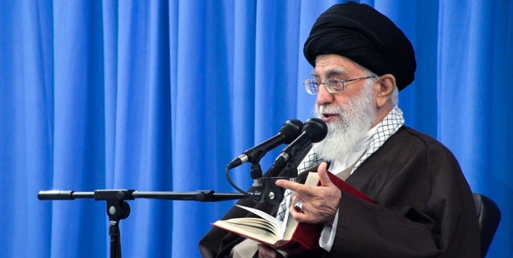 آن جوانِ مؤمنِ مخلصی که از همه‌ی لذّات زندگی، از همه‌ی آرزوهای جوانی، از همه‌ی شهوات، خواسته‌ها، از زندگیِ راحت، از پدر و مادر، از همسر، از فرزند چشم میپوشد، میرود در راه خدا جهاد میکند از آنها بالاترند. 