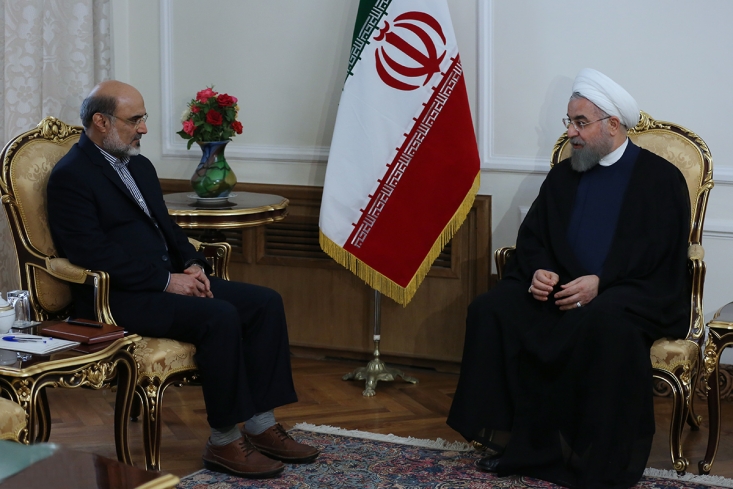 تلاشهای کاری تیم «آشنا» برای خنثی کردن برنامههای انقلابی/ پشت پرده سناریوی دولت برای تبدیل «رسانه ملی» به «بوقچی دولت» پس از ماجراهای فراوان دولت با صداوسیما این بار نوبت به دستور مستقیم و اعمال فشار بر این سازمان مبنی بر تعطیلی برنامه تلویزیونی جهان آرا رسید، برنامه ای که بارها توانسته بود آشنایان همقبیلهی دولت را رسوا کند.