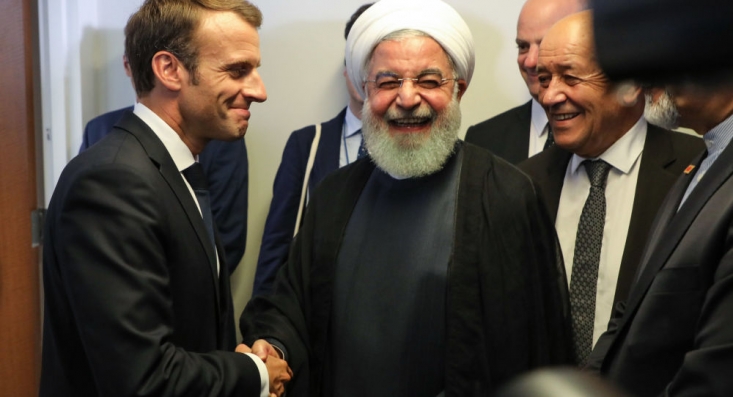 سلبریتیها و دولتمردان توهین فرانسه را ندیدند/ چرا ماکرون از عبارت مجعول برای خلیج فارس استفاده کرد!؟ برخی سلبریتی ها که همواره ژست دلسوزی برای مردم و منافع کشور به خود می گیرند، در مقابل اقدام توهین آمیز و ضدایرانی رئیس جمهور فرانسه سکوت کرده و هیچ واکنشی به آن نشان ندادند.