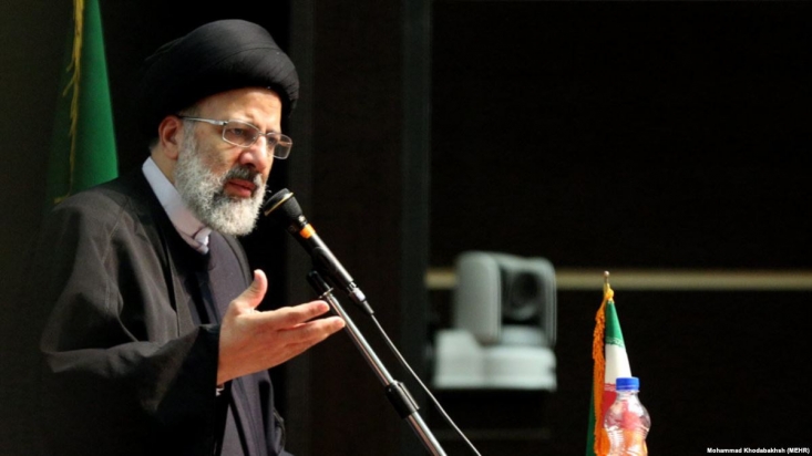 دیر یا زود با قاتلان شهید سلیمانی ملاقات خواهیم کرد؛ نه برای مذاکره برای محاکمه رئیس دستگاه قضا گفت: خون این شهید بزرگوار نقش برانگیختگی داشته است و همچنین از جامعه ما و از جوامع دیگر، صیانتبخشی کرده است.