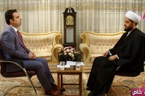 خزعلی: یکی از رؤسای سهگانه عراق جذب سیا شده است دبیرکل «عصائب الحق» عراق بر اساس اسنادی که میگوید شهید قاسم سلیمانی برای وی فرستاده، فاش کرد، یکی از رؤسای سه گانه و رئیس یک دستگاه مهم امنیتی از 2012 جذب «سیا» شدهاند و تکتیراندازی به معترضان نیز زیر سر همین افراد بوده است.
