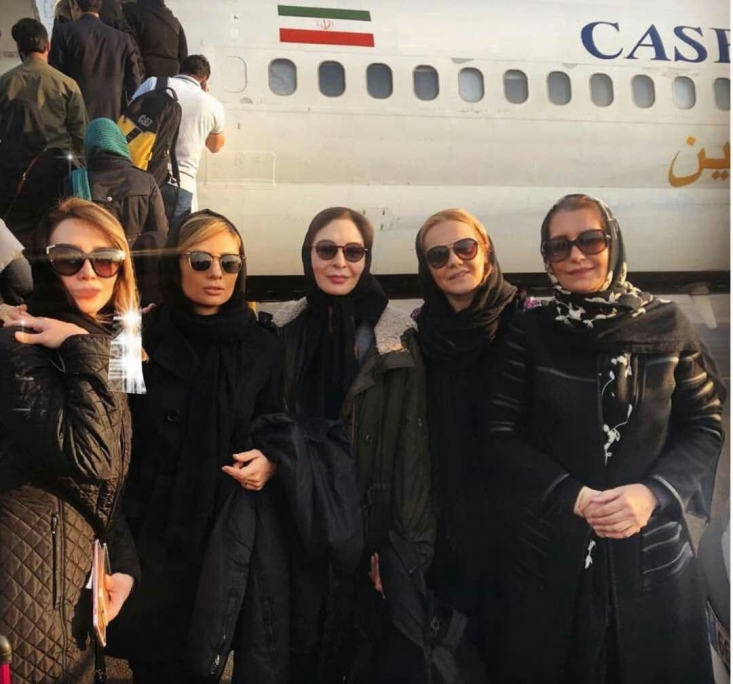 نگاهی به رفتار چهرههای مشهور در بحرانهای اجتماعی/ سلبریتیها در دوراهی «لمپنیسم رسانهای» و «مسئولیت اجتماعی» چند سالی می شود که به مدد فضای مجازی سلبریتی ها با استفاده از ظرفیت های اجتماعی خود به کنشگری شخصی به بهانه کمک به حل بحران ها و با هدف کسب شهرت بیشتر دست می زنند.