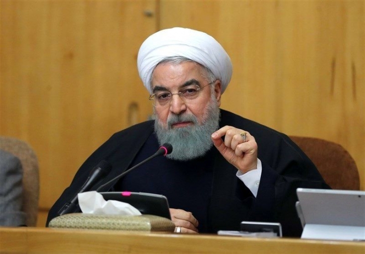 ۹۰ درصد هزینههای درمان بیماران کرونایی را دولت تامین میکند/ تخصیص ۱۰۰ هزار میلیارد تومان برای کرونا/ مردم در استان خود بمانند و سفر نکنند رئیس جمهور گفت: امروز ۹۰ درصد هزینههای درمان بیماران کرونایی را دولت و بیمه میدهد.