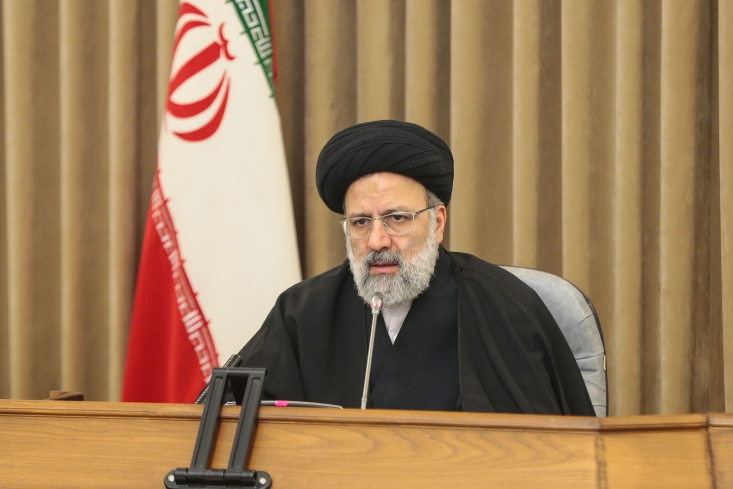 دولت ساختارهای فسادزا را اصلاح کند/ پرونده برخی دریافت کنندگان دلار ۴۲۰۰ تومانی به جریان افتاده است/ جوجه کُشی اقدامی غیرقانونی، غیرشرعی و غیراخلاقی بود؛ توجیهات مسئولان مربوطه از آن کار غیرقابل قبولتر رییس قوه قضاییه در خصوص گزارش دیوان محاسبات گفت: وضعیت همه دلارهای پرداختی باید شفاف شود، اعلام فساد برای مردم اطمینان بخش نیست بلکه باید به مردم گزارش مبارزه بافساد و بازگشت بیت المال را داد.