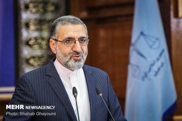 آخرین وضعیت پرونده رییس سابق هلال احمر/ گزارش دیوان محاسبات را با جدیت پیگیری میکنیم/ اعطای مرخصی به صد هزار زندانی در ایام کرونا اسماعیلی گفت: در مرخصی صد هزار نفری اخیر بیش از هزار تبعه بیگانه را به مرخصی فرستادیم و برخی از اتباع کشورهای مدعی هم در جمع این افراد بودند. برای اعطای مرخصی بین افراد تمایز قائل نشدیم.