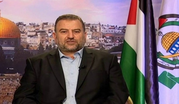 سردار قاآنی روش شهید سلیمانی را در حمایت از فلسطین در پیش گرفته است/ در حملات ۲۰۰۸ سردار سلیمانی در اتاق عملیات مقاومت حضور داشت نایب رئیس دفتر سیاسی جنبش حماس با بیان اینکه مواضع جمهوری اسلامی ایران در قبال موضوع فلسطین ثابت است، گفت که روش سردار قاآنی در حمایت از مقاومت و فلسطین همان روشی است که شهید سردار سلیمانی در پیش گرفته بود.