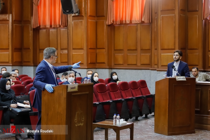 بعد از استاندار خوزستان و رئیس صندوق توسعه ملی پای وزیر اسبق جهاد کشاورزی هم به پروندهی هفت تپه باز شد/ از رشوه ۵۰ هزار دلاری تا دریافت ۲۶۹ میلیون یورو ارز توسط اسدبیگی متهم فهیمی گفت: شهیدزاده طی تماس تلفنی از من خواست به اسدبیگی ارز پرداخت کنم. حجتی وزیر کشاورزی وقت نیز از من خواست در بحث پرداخت ارز به اسدبیگی سختگیری ننمایم. ما قربانی زد و بندهای برخی مدیران و اسدبیگی شدیم.