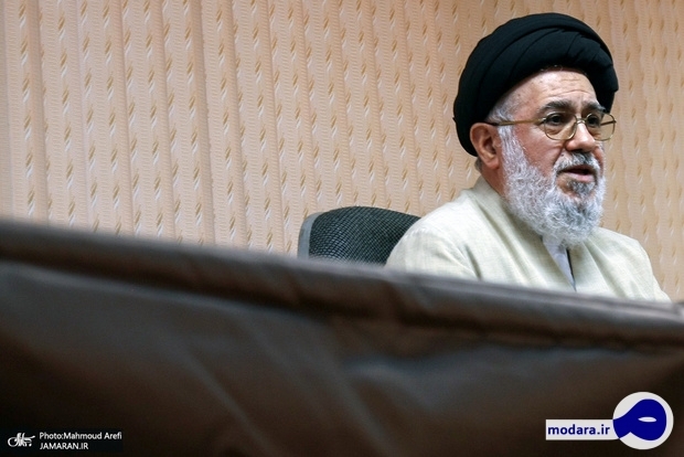 ما هم معتقدیم اعتماد مردم آسیب دیده؛ اما نه به اسلام و انقلاب که به برخی مسئولان/ از حضور فرزندان همحزبیهای خود که با پول ملت در آمریکا و اروپا پرسه میزنند بی خبرید؟/ اگر تصور میکنید که مردم مسئولان دروغگو و لافزن را نمیشناسند، خود را فریب دادهاید برادران کدامیک از مسئولان بلندپایه و به شدت تحت حمایت جنابعالی پروندههای فساد اقتصادی میلیاردها دلاری دارند؟ نمیدانید یا تجاهل میفرمائید؟! دستکم میدانید فرزندان کدامیک از همین قماش در کار عتیقه هستند و با سوءاستفاده از مسئولیت پدران خود بین ایران و اروپا و آمریکا هروله میکنند؟!