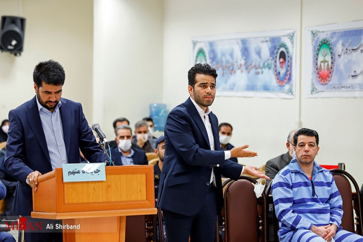دهمین جلسه رسیدگی به اتهامات ۲۱ متهم ارزی هفتتپه برگزار شد/ نماینده دادستان خطاب به اسدبیگی: تا شما را احضار میکنیم حقوق کارکنان را دو ماه عقب میاندازید نماینده دادستان خطاب به اسدبیگی گفت: شما منابع دیگری هم دارید و از آن میتوانید حقوق را پرداخت کنید.. از وقتی که در اردیبهشت ماه دادگاه تشکیل شده است پرداخت حقوق را عقب انداختهاید و این کار را برای فشار به دادگاه انجام میدهید.