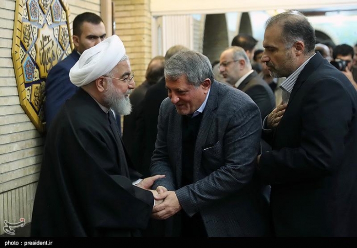 نگاهی به کارنامه سهساله لیست امید در تهران/ شورای پنجم حتی یک کیلومتر مترو هم برای مردم نساخته است/ محسن هاشمی: مدیران جسارت، شجاعت و ریسکپذیری ندارند! معضلات شهر تهران همچون آلودگی هوا و کمبود ناوگان حمل و نقل عمومی در طول سه سال گذشته نهتنها رفع نشدهاند بلکه نسبت به قبل نیز شدت یافتهاند. در نتیجهی همین معضلات زندگی شهری مردم در کنار مشکلات اقتصادی و بحران کرونا سختتر از قبل شده است.